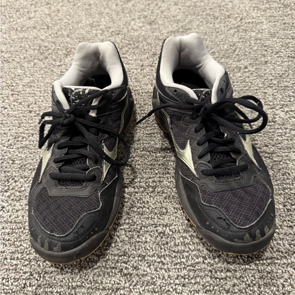 Mizuno women's Black and Gray volleyball Sneakers